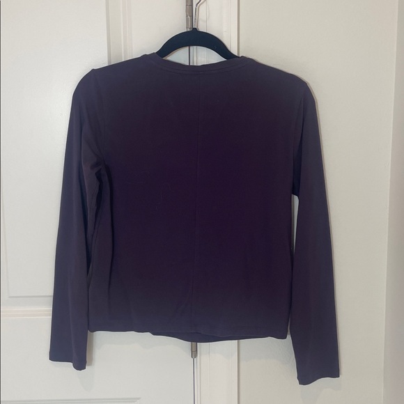 Athleta Essential Ling Sleeve V-Neck Tee - Picture 2 of 2